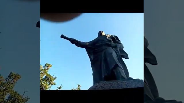 Бердянск. Памятник графу Воронцову. Раннее утро. Идём на рынок. смотреть онлайн