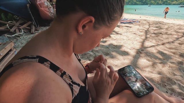 Маймуната се правеше на умряла | Koh Phi Phi, Тайланд смотреть онлайн