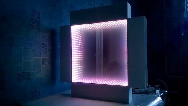 Светильник с зеркалом бесконечности смотреть онлайн