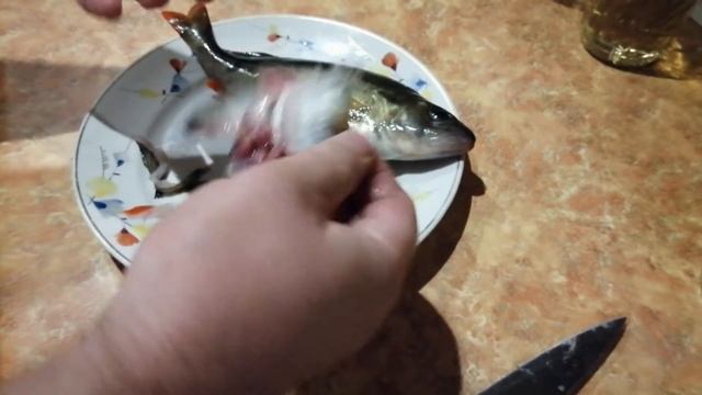 КАК легче? Почистить ОКУНЯ или снять с него ШКУРУ? смотреть онлайн