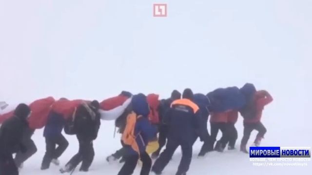 Самый большой флаг России — размером 960 кв м на Эльбрусе смотреть онлайн