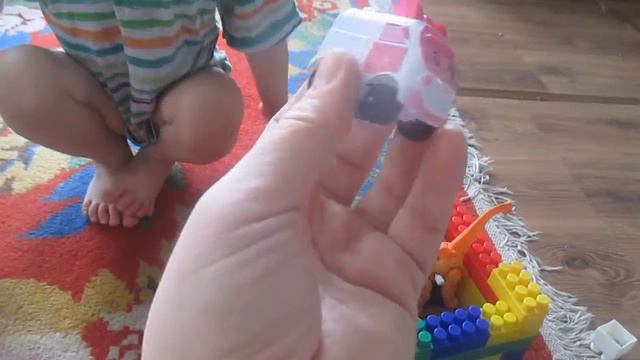 Играем в кинетический песок из фикс прайса.Собираем домик для динозавра. смотреть онлайн
