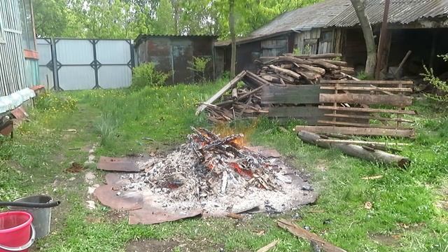Горят сараи,убираю двор,Барсик играется и кое что ещё. смотреть онлайн