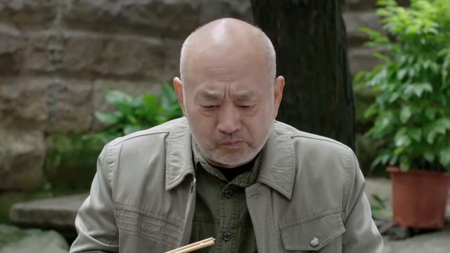 農村小夥欠富婆13萬，每天跑到她公司樓下还1百块，富婆哭笑不得，只能寵著他來！ смотреть онлайн