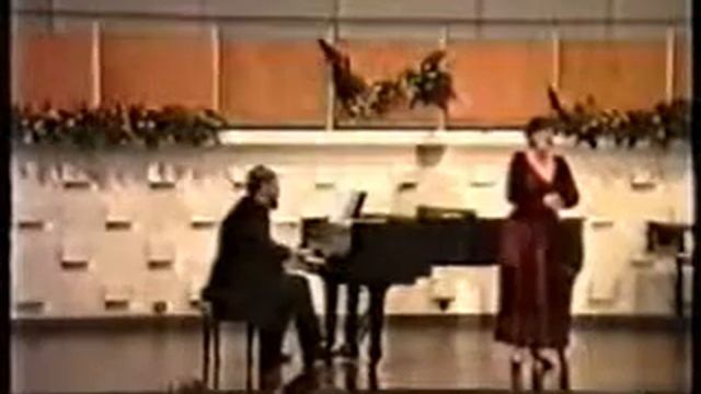 Ivor Novello Medly~ Lorna Kelly смотреть онлайн