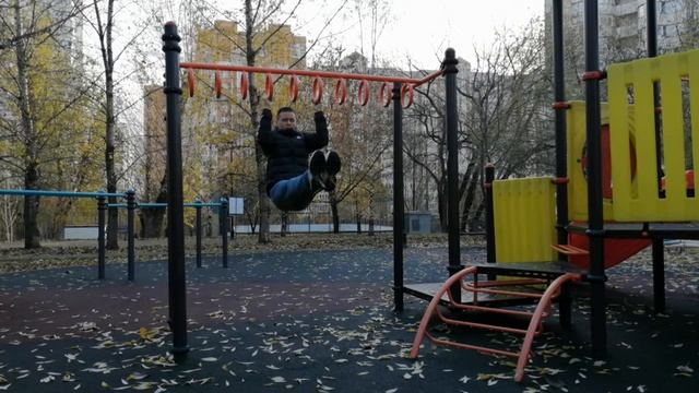 Держу уголок на турнике. смотреть онлайн