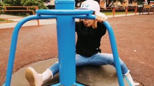 Дети идут гулять на любимую площадку. Children are walking. #kids#playground #love