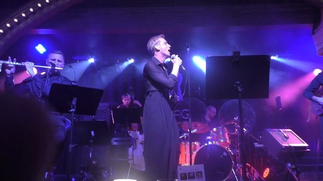 "Парень с песней шел по свету" поет Алексей Гоман. смотреть онлайн