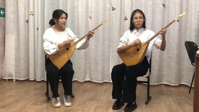 Ансамбль домбристов - Калмыцкие народные песни «Амур Санан» и «Горян Боова» смотреть онлайн