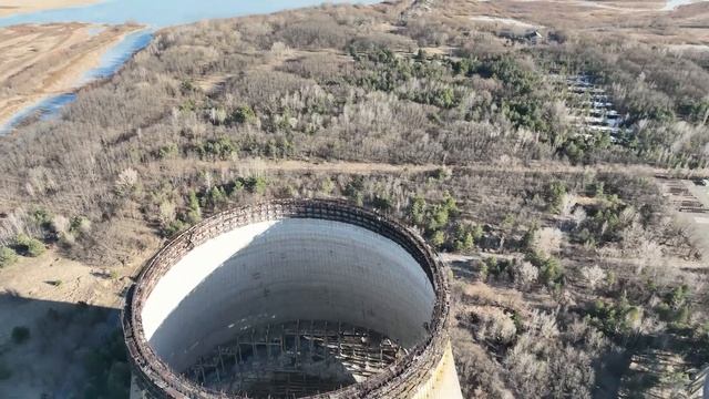 Эксклюзив! Градирни ЧАЭС, 4 и 5 АЭС и его окрестности с высоты птичьего полета. Чернобыль. Март 202 смотреть онлайн