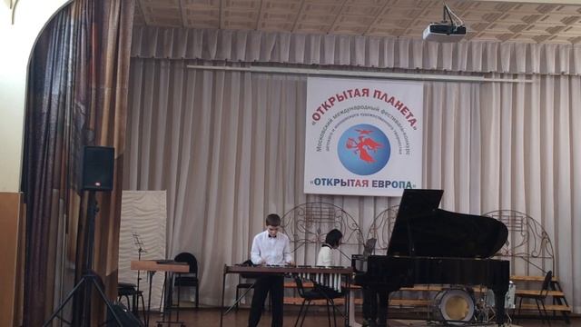 Зелее "Концертная полька" исп. Э. Едигаров и Ю Мари (ДШИ №11 педагог С. Гордиенко) смотреть онлайн