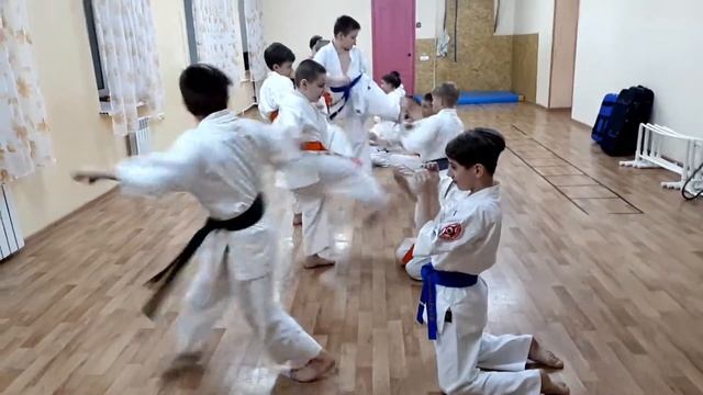 Защита от удара в голову ногой для детей смотреть онлайн