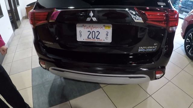 2018 Mitsubishi Outlander PHEV vs. 2019 Mitsubishi Outlander PHEV смотреть онлайн