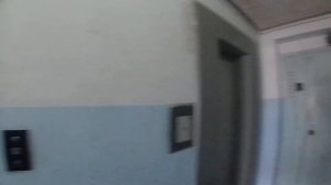 Грузопассажирский старый лифт, и новый лифт КМЗ Владивосток.