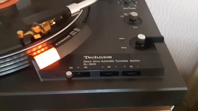 Проигрыватель винила Technics SL-1900 смотреть онлайн