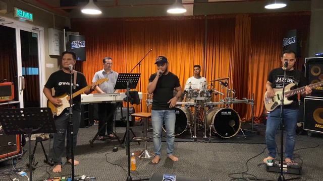 Sammy Simorangkir - Kau Harus Bahagia-Live Music Everywhere (cover by GruviTones) - audio Shure MV8 смотреть онлайн