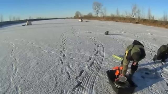 Рыбалка в Нововаршавском районе. (ноябрь 2015 г.) смотреть онлайн