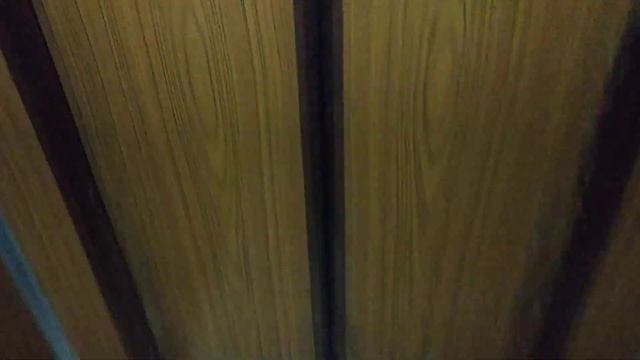 5-й подъезд, 3 лифта в 12-этажке! | Лифты КМЗ и ЩЛЗ 1987 г.в., V=1 м/с, г/п 500, 320, 320 кг смотреть онлайн