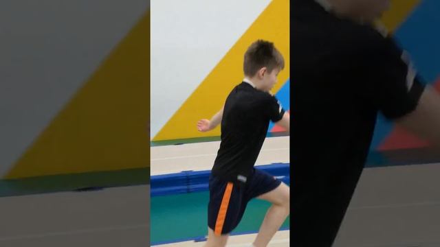 Акробатическая дорожка. Полет кувырок. Геря Никита. смотреть онлайн