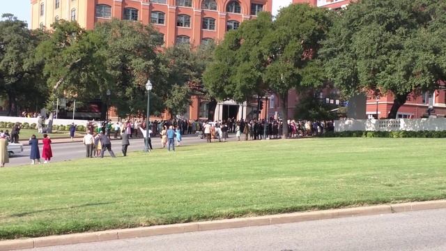 Motorcade route in Dealey Plaza today смотреть онлайн