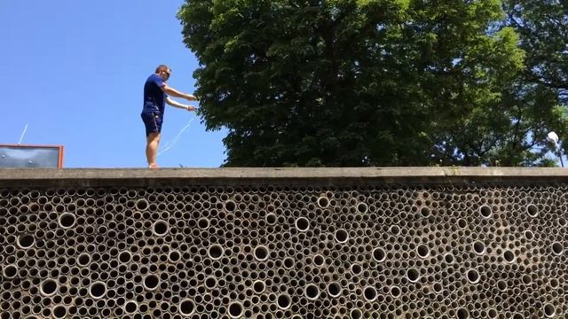 ПРЫЖКИ НА СКАКАЛКЕ НА СТЕНЕ смотреть онлайн
