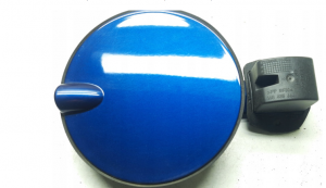 ?Лада Гранта: ржавчина-жучек на лючке бензобака! Как быть?