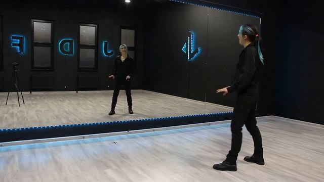 Stray Kids - WOW Dance Tutorial Русский Туториал смотреть онлайн
