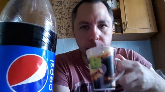 ASMR EATING SOUNDS. СУП С ФРИКАДЕЛЬКАМИ, ОЧЕНЬ ЖГУЧИЙ ПЕРЕЦ, ВИНОГРАД, ПЕПСИ-КОЛА. ОБЖОР.