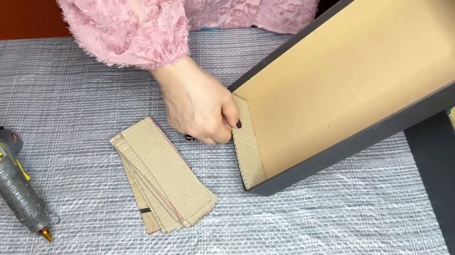 Как сделать когтеточку? Напольная когтеточка. Когтедралка для кота. Когтеточка своими руками смотреть онлайн