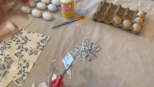 HOW TO DECOUPAGE EASTER EGGS USING PAPER NAPKINS | SPRING HOME DECOR CRAFTS смотреть онлайн
