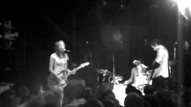 blonde redhead @ the ottobar baltimore md mar 02 2002 (8 of 10) смотреть онлайн