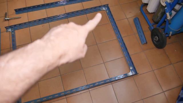DIY Custom Shelves Using Slotted Angle Iron смотреть онлайн