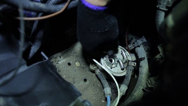 Changer un filtre à carburant sur VW T4 TRANSPORTER [TUTORIEL AUTODOC] смотреть онлайн