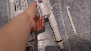 Установка арматуры сливного бачка унитаза