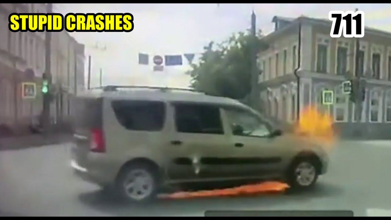 Stupid driving mistakes 711 (June 2022 English subtitles) смотреть онлайн
