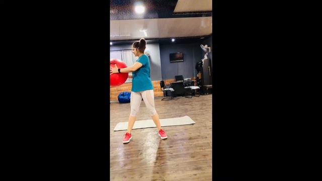 5 Simple & Easy exercises with Swiss Ball смотреть онлайн