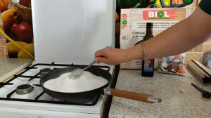 Подготовка чугунной сковороды к использованию.