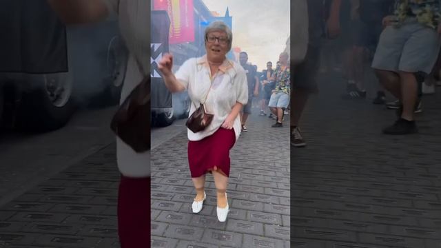 Бабуля жжот ?? смотреть онлайн