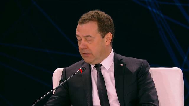 Пленарная сессия «Цифровая повестка в эпоху глобализации» с участием Премьер-министров (02.02.2018) смотреть онлайн