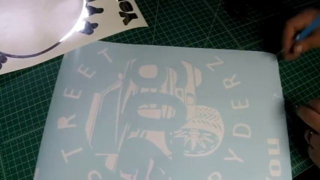 HOW TO MAKE CUSTOM DECALS/STICKERS AT HOME USING THE SILHOUETTE CAMEO смотреть онлайн
