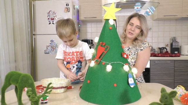 Наряжаем Елочку на Новый Год! смотреть онлайн