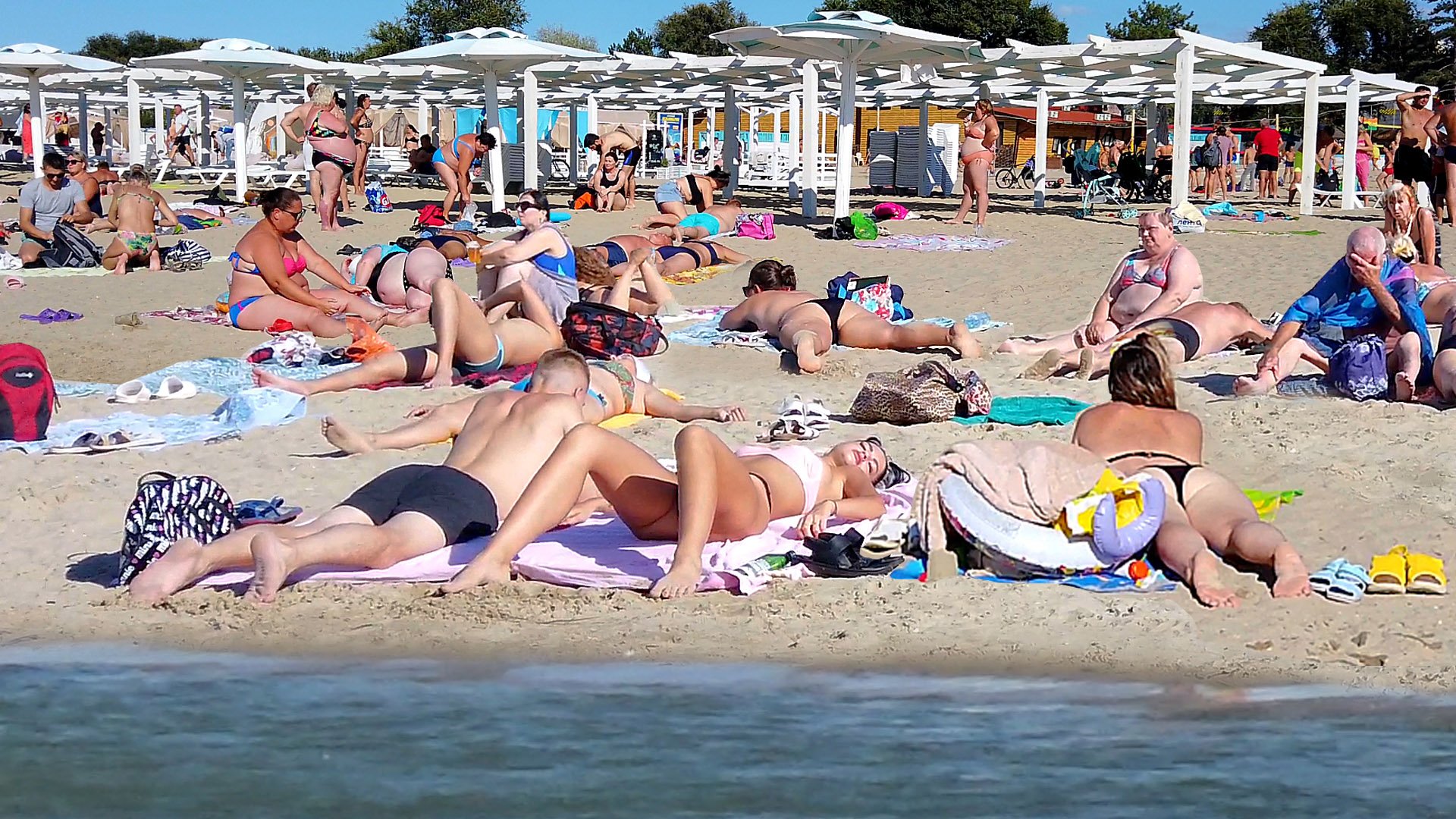 Анапа 20 сентября. Пляжи пустеют, море штормит. Без комментариев смотреть онлайн