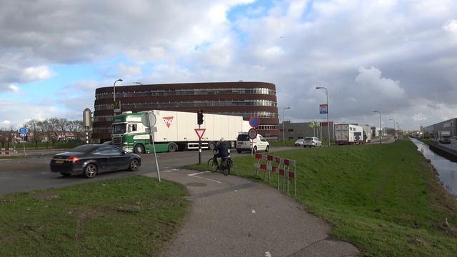 4K trucks, trucks, trucks, Greenery Barendrecht, NL, 9 MAR 2020 1.85915 4.56046 смотреть онлайн