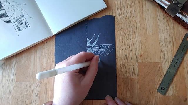 Travelers Notebook - Filling My Sketchbook | Journal With Me | Bumblebee Sketch On Black Paper смотреть онлайн