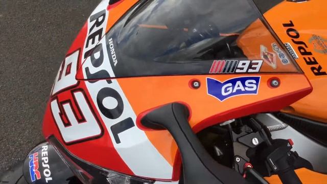 2015 Honda CBR 1000 Respol race replica. Walkaround with engine sound. смотреть онлайн