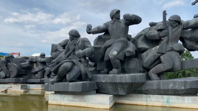 Родина-Мать - великолепный музей под открытым небом в Киеве смотреть онлайн