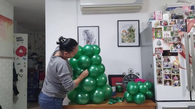 Новогодняя ёлка. Ёлка из воздушных шаров смотреть онлайн