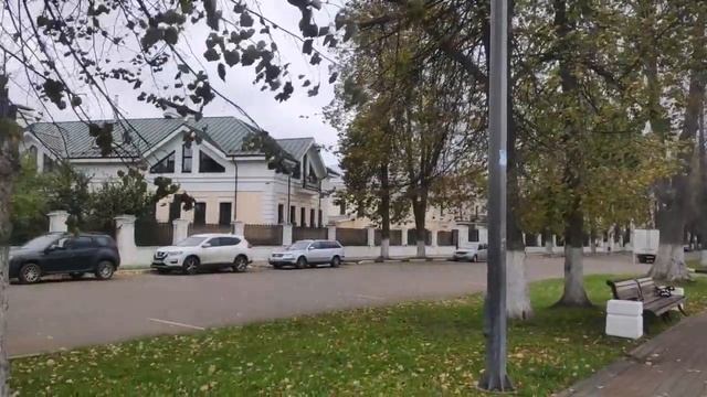 Видео-зарисовки: Осенний Ярославль. Радужной листвы калейдоскоп. #ярославль смотреть онлайн