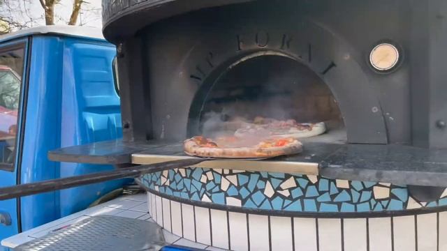 How To Cook 3+ Pizzas in Wood Fire Oven - Neapolitan Style смотреть онлайн