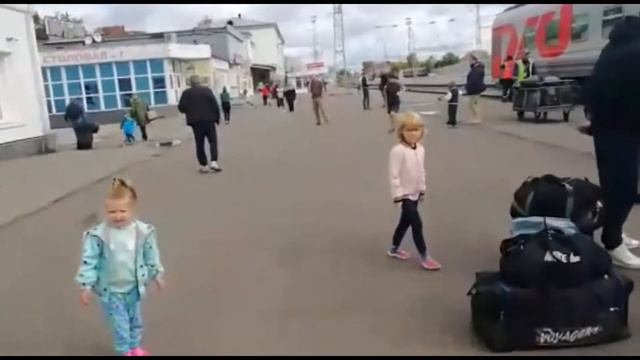 Остановка в Кирове. Гуляем по перрону. смотреть онлайн